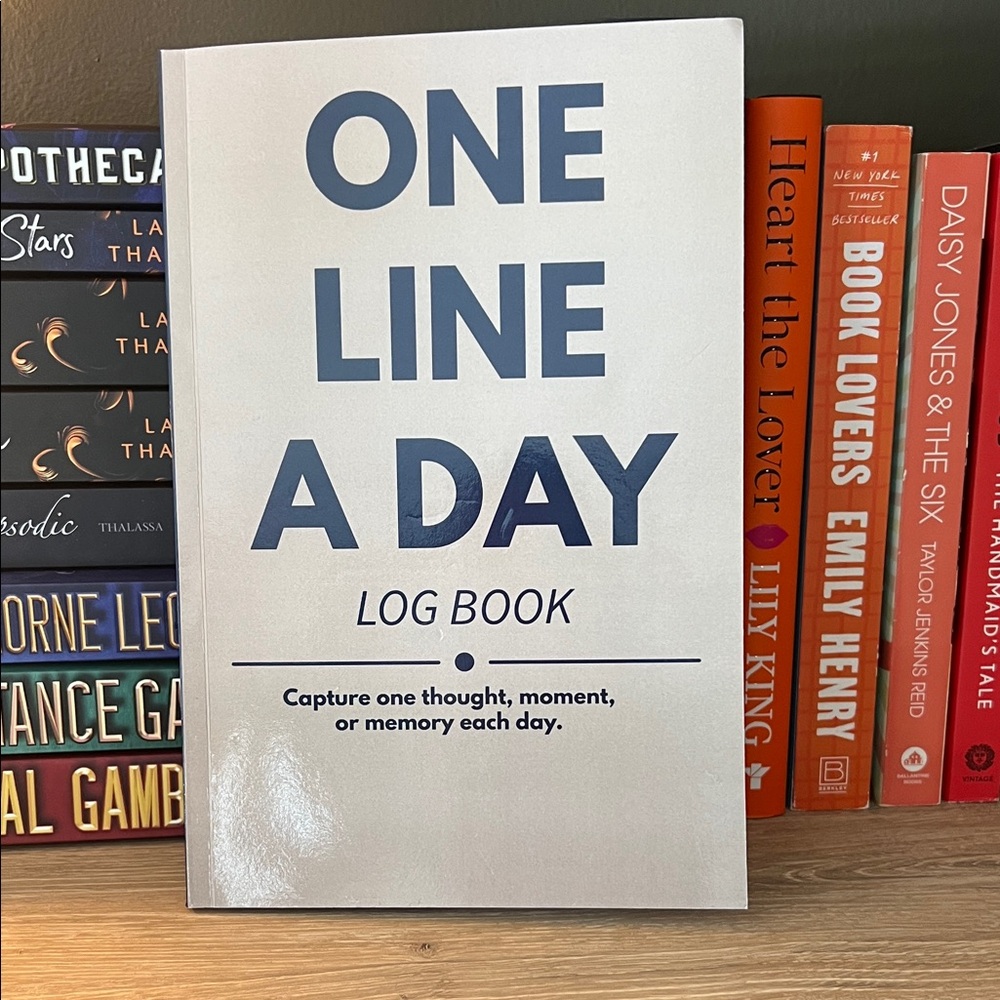 EVERYTHING NOTEBOOKS: ONE LINE A DAY LOG BOOK